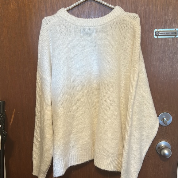 NWT Old Navy Cable Knit Sweater - Picture 9 of 11